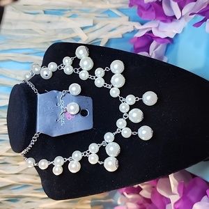 Paparazzi faux pearl necklace and earrings set NWT still on card.